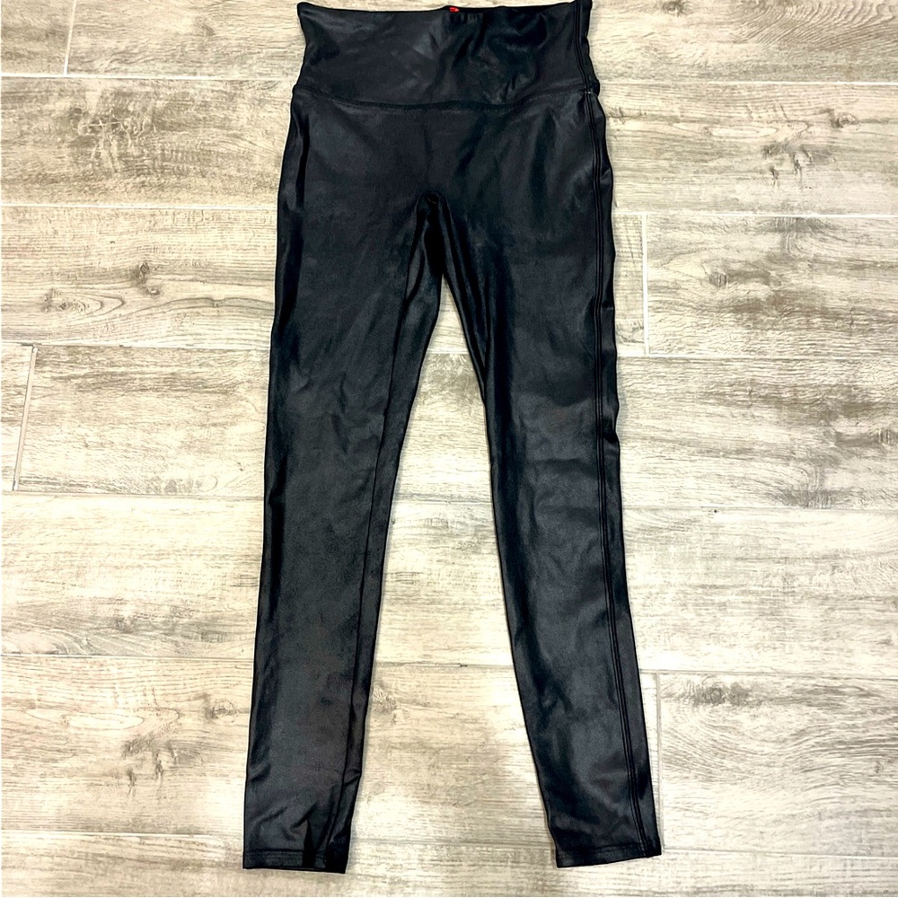 Spanx‎ Faux Leather Leggings Size Petite Medium Black Shapewear Slimming Stretch